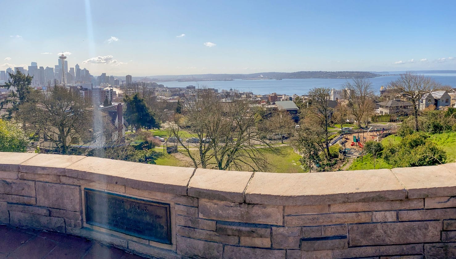 Panoramic view from Kerry Park in Seattle on a sunny day, showcasing the iconic Space Needle, downtown skyline, and Mount Rainier in the distance. This small hilltop park is a must-visit for families and photographers, offering one of the most breathtaking and recognizable views in the Pacific Northwest