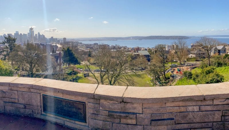 Panoramic view from Kerry Park in Seattle on a sunny day, showcasing the iconic Space Needle, downtown skyline, and Mount Rainier in the distance. This small hilltop park is a must-visit for families and photographers, offering one of the most breathtaking and recognizable views in the Pacific Northwest