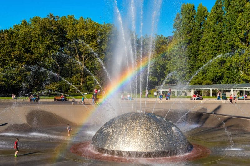 The International Fountain in Seattle Center near the Space Needle. Seattle Splash Park at International Fountain. Top 10 Seattle splash parks.