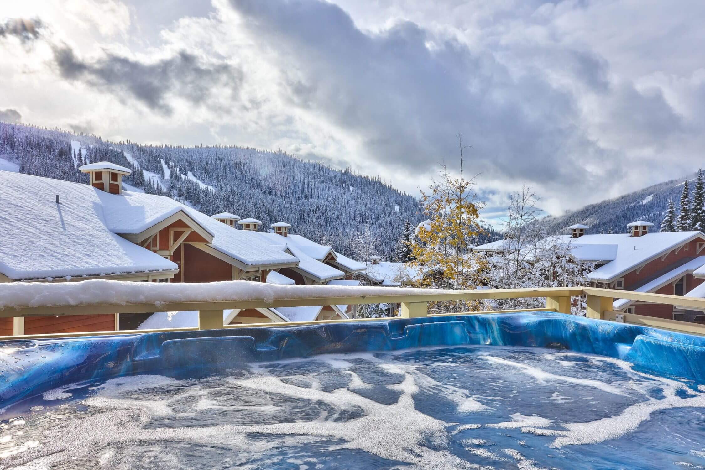 The 3-bedroom condo in Stone’s Throw at Sun Peaks features a private outdoor hot tub with a stunning view of the snow-covered slopes and surrounding alpine landscape. Perfect for après-ski relaxation, the hot tub offers a cozy, steamy escape where families can unwind and soak in the fresh mountain air after a day of skiing. Whether you’re watching the sunset over the peaks or enjoying a starry night soak, this outdoor hot tub adds the perfect touch of luxury and comfort to your family-friendly mountain getaway