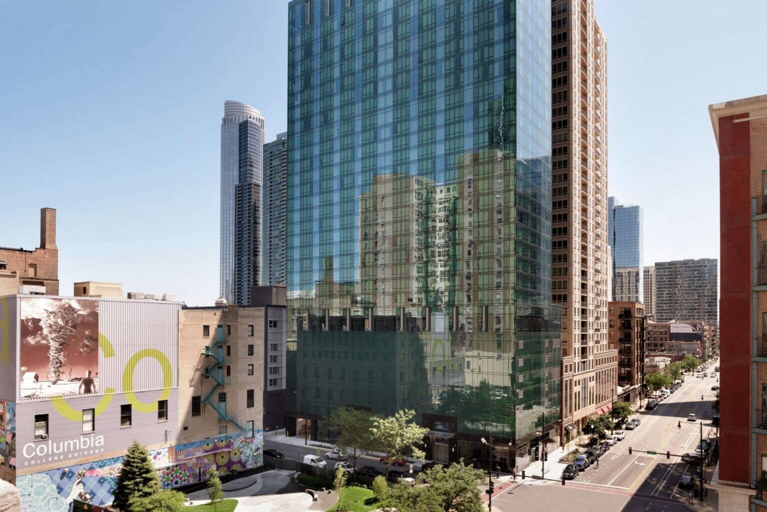 Exterior of Homewood Suites by Hilton in Chicago’s South Loop neighborhood, a top-rated family-friendly hotel featuring spacious suites with kitchens and easy access to Museum Campus attractions.